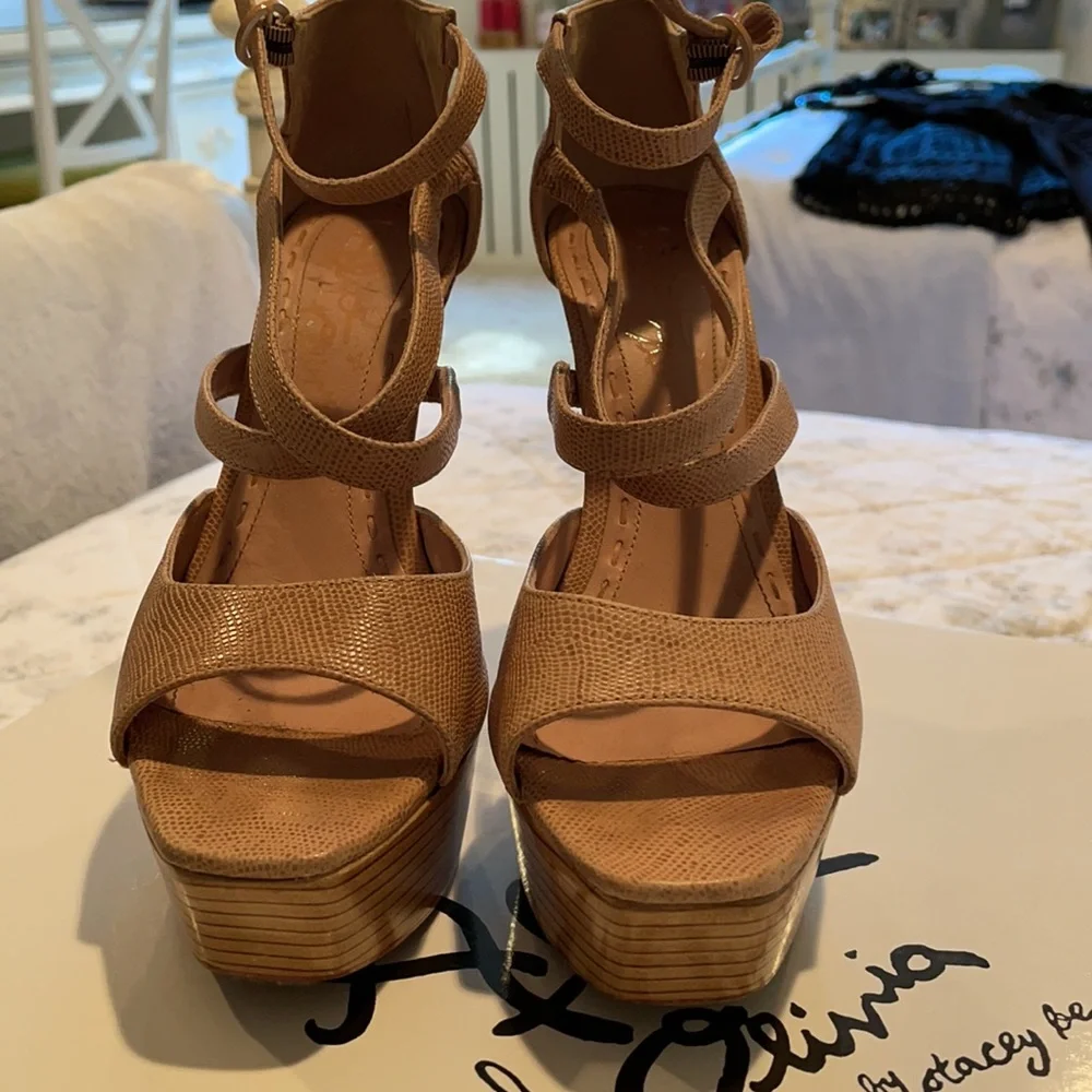 Alice and Olivia 5” heels - Picture 4 of 8